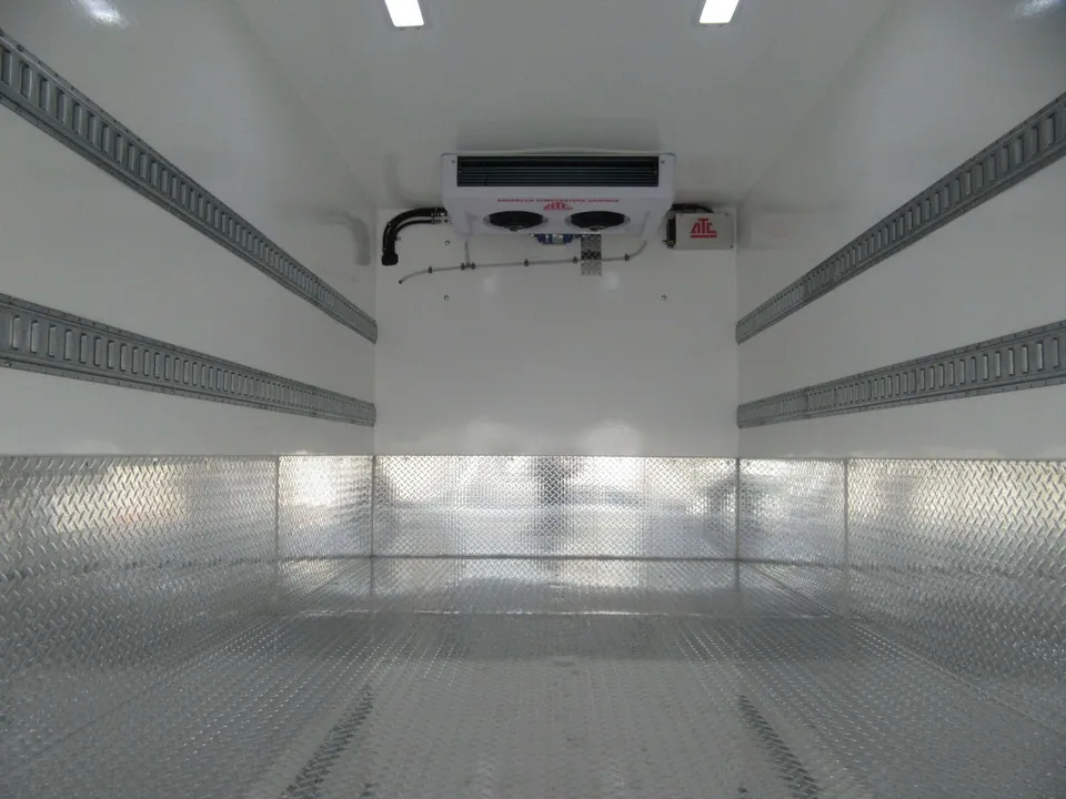 Chevrolet Express 3500 2025 photo 3