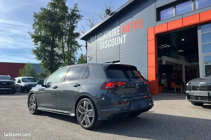 Volkswagen Golf 2026 photo 2