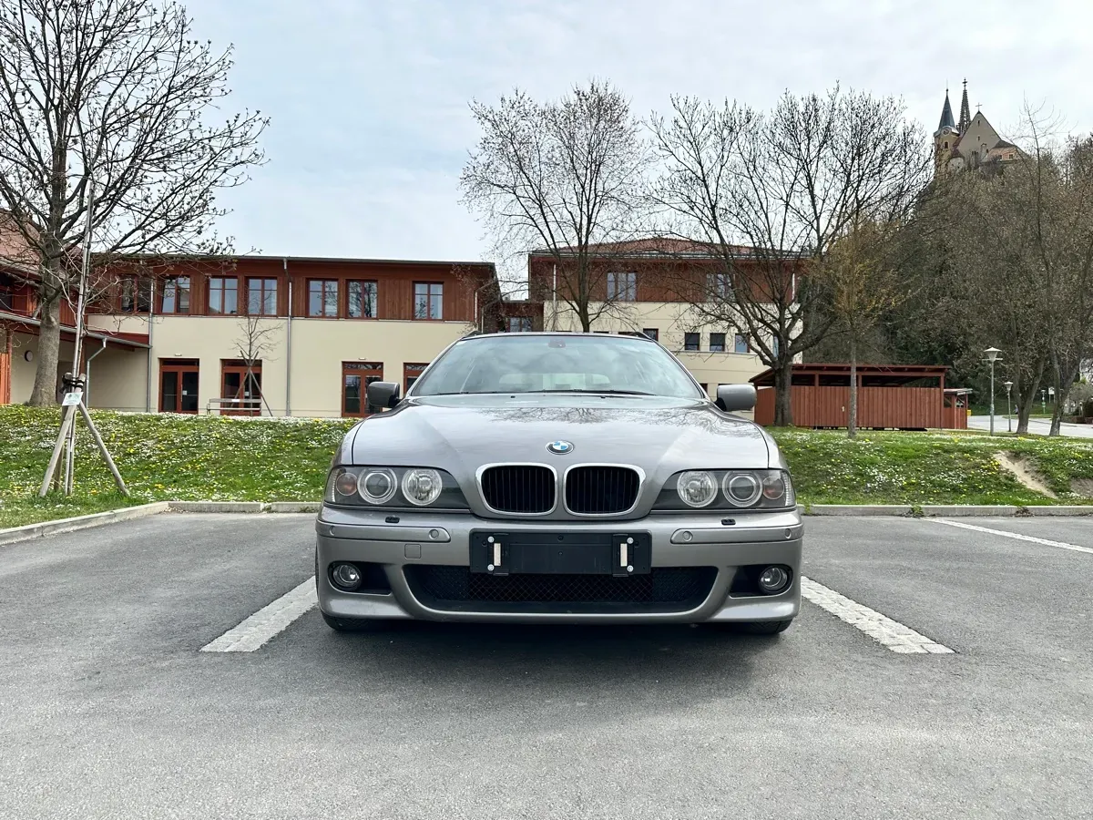 BMW 5 Series 2002 photo 2