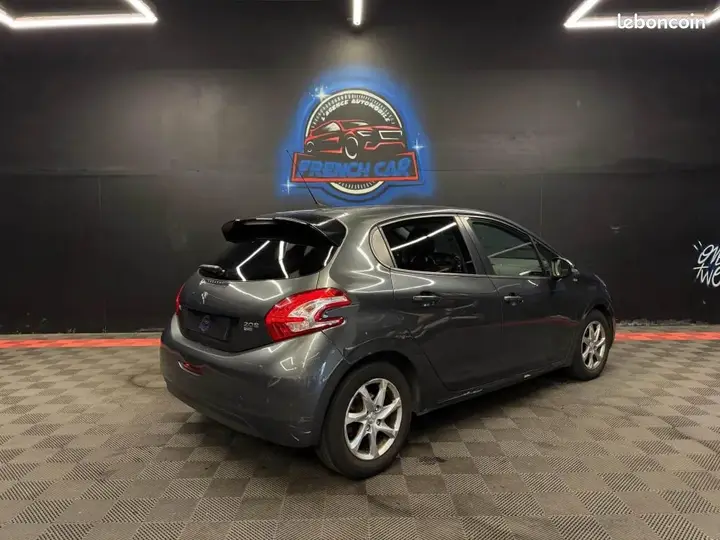 Peugeot 208 2014 photo 5