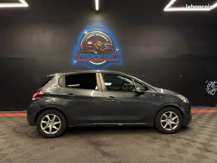 Peugeot 208 2014 photo 3