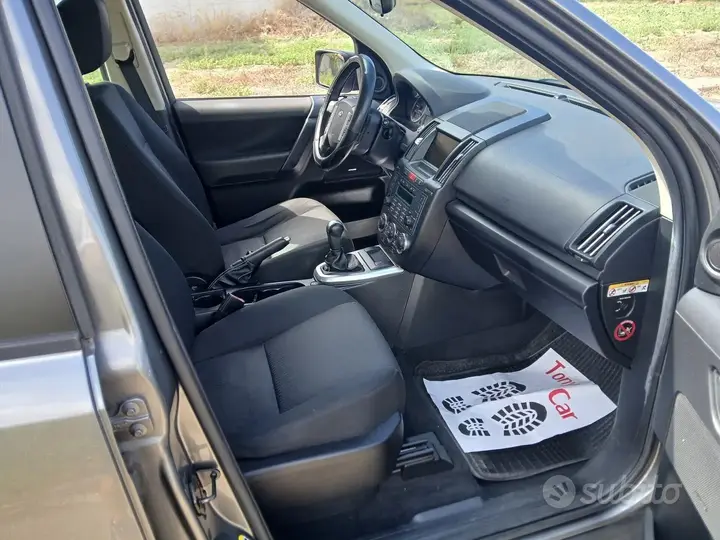 Land Rover Freelander 2011 photo 5