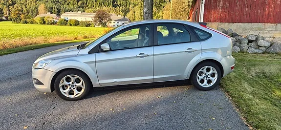 Ford Focus 2010 photo 2
