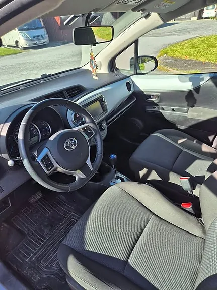 Toyota Yaris 2013 photo 4