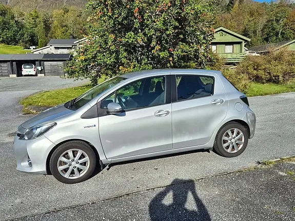 Toyota Yaris 2013 photo 3