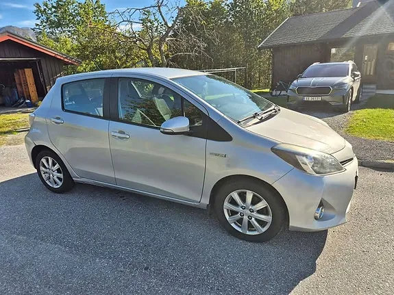 Toyota Yaris 2013 photo 5