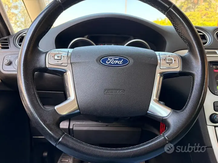 Ford Galaxy 2011 photo 5