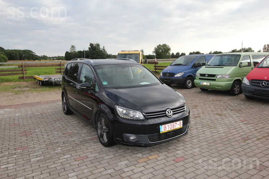 Volkswagen Touran 2012 photo 2