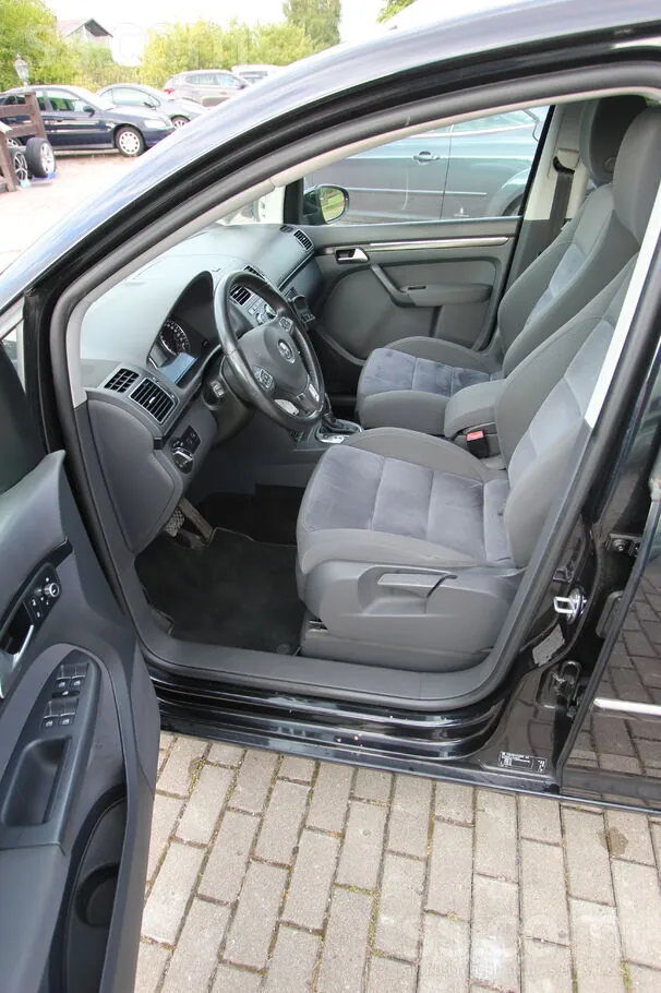 Volkswagen Touran 2012 photo 5