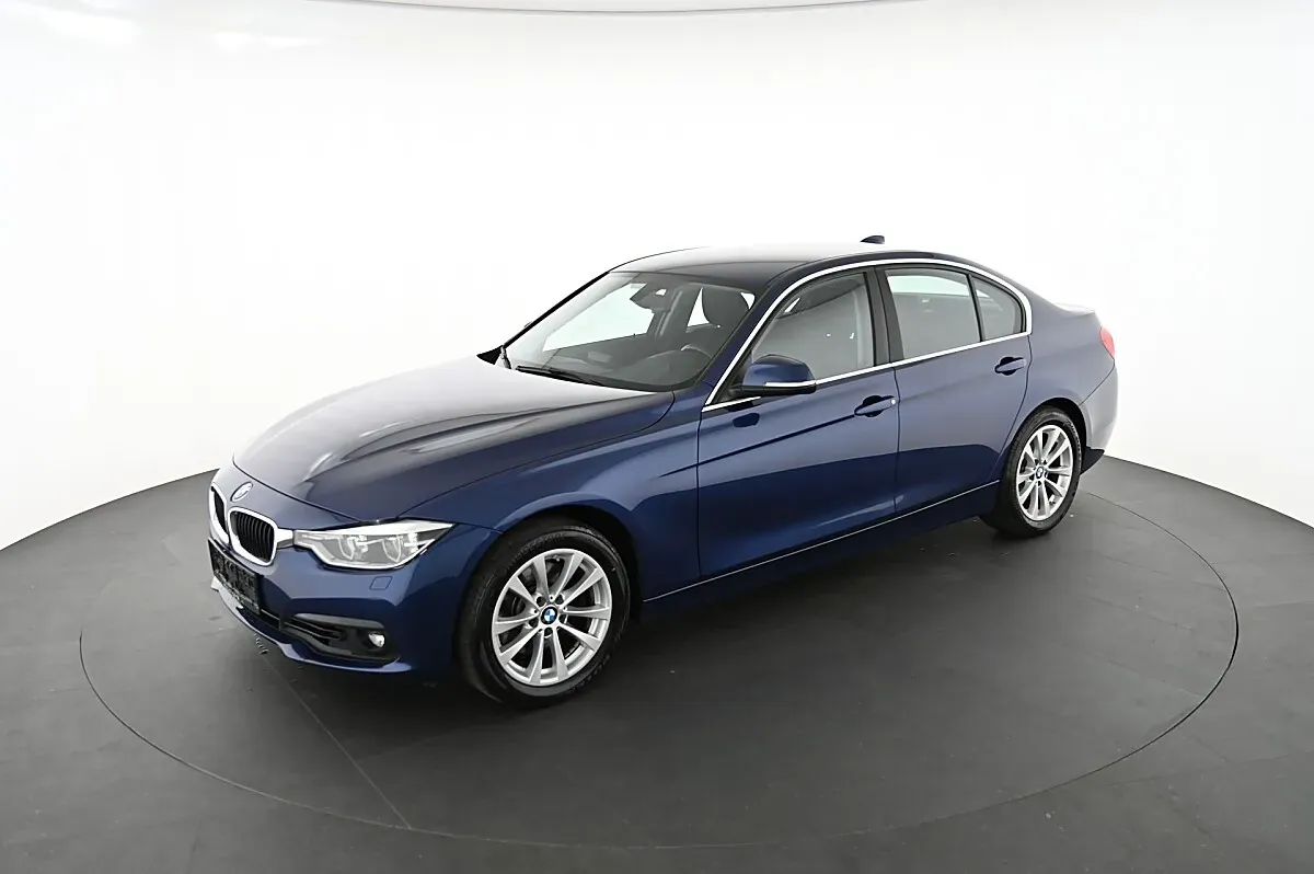 BMW 3 Series 2018 photo 3