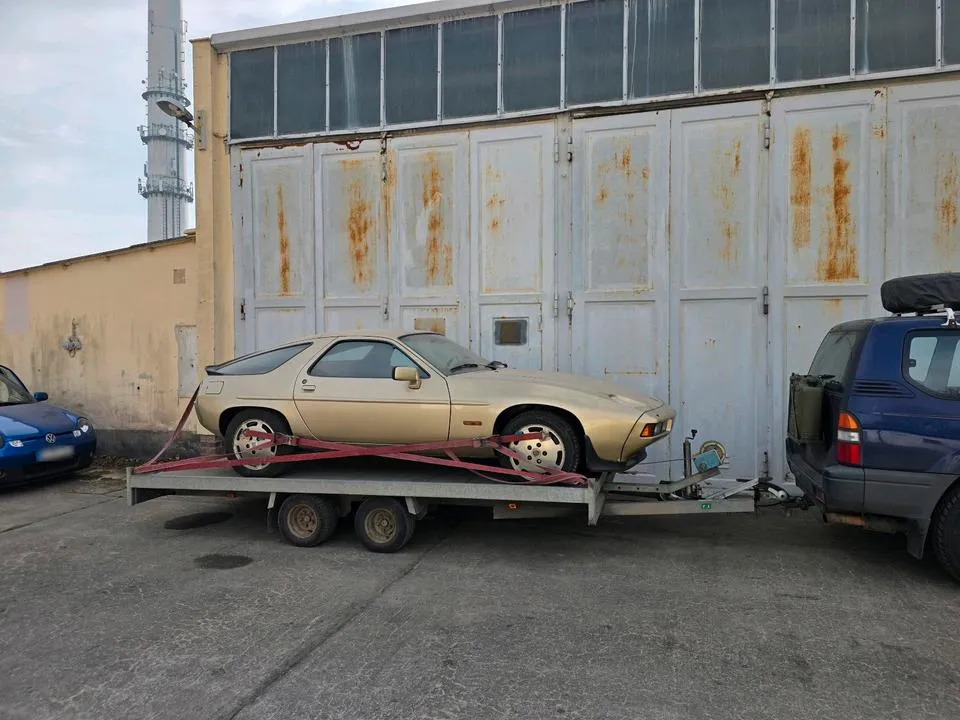 Porsche 928