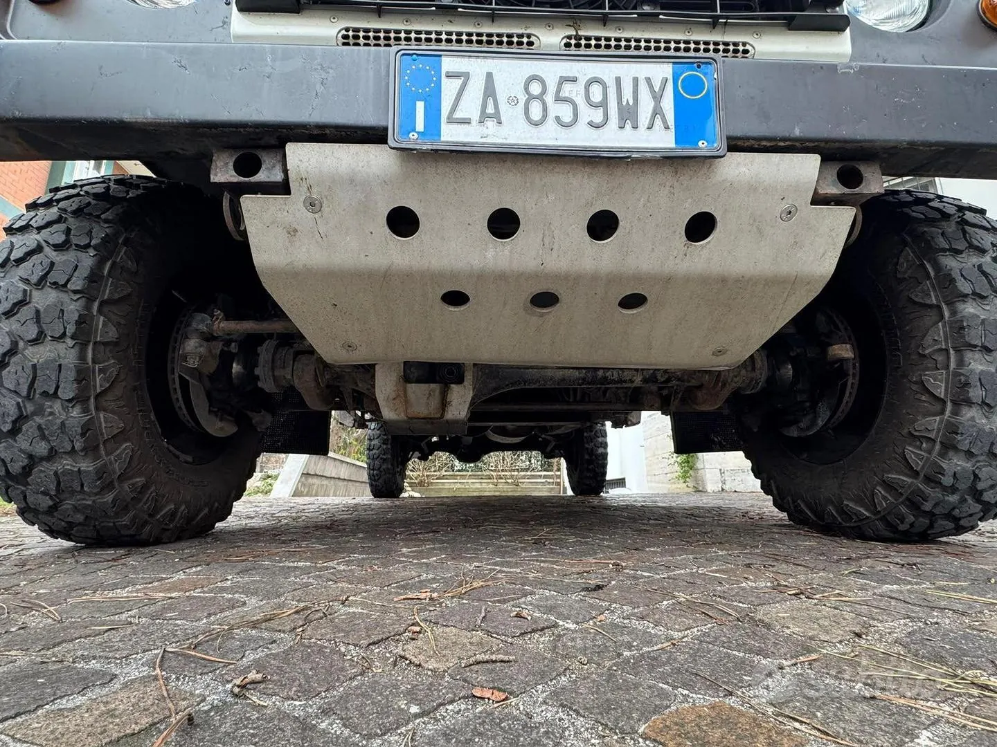 Land Rover Defender 2012 photo 4