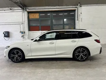 BMW 3 Series 2024 photo 2