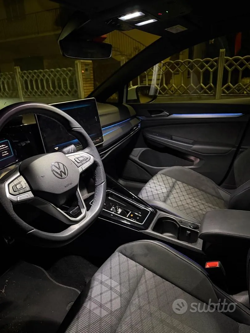 Volkswagen Golf 2024 photo 2