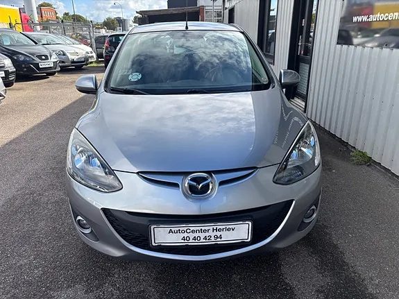 Mazda 2 2012 photo 5