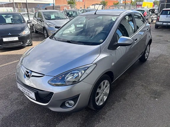 Mazda 2 2012 photo 2
