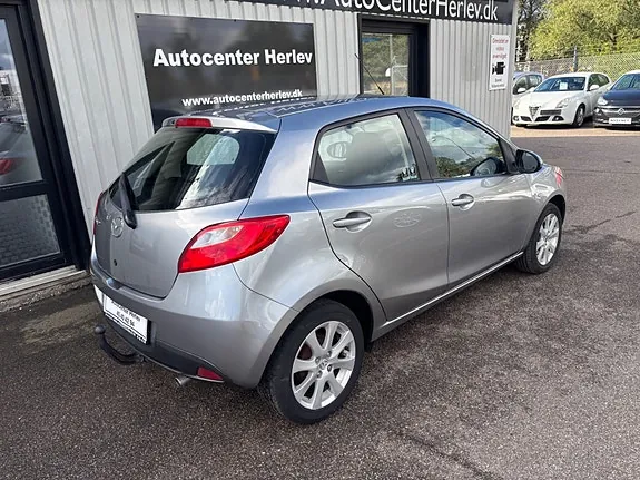 Mazda 2 2012 photo 3