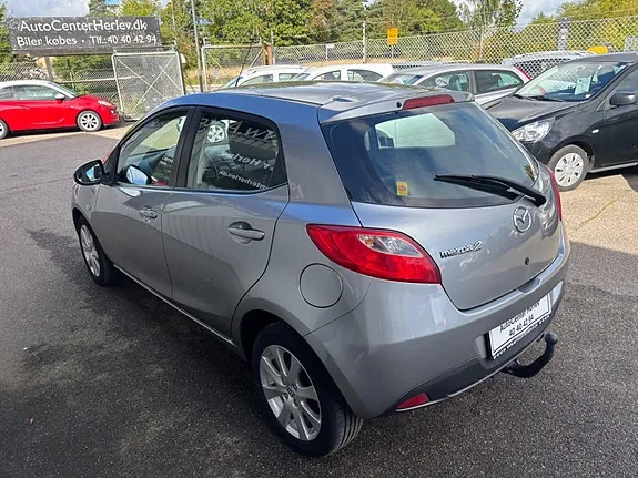 Mazda 2 2012 photo 4