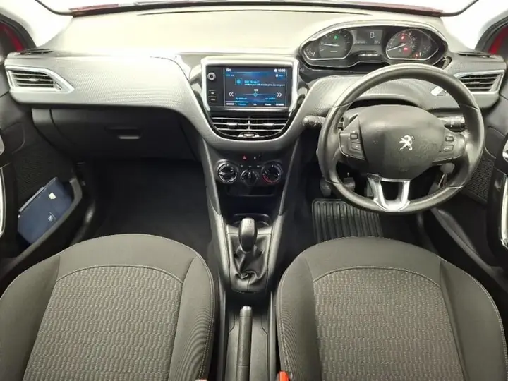 Peugeot 208 2017 photo 3