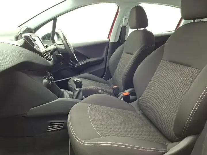 Peugeot 208 2017 photo 5