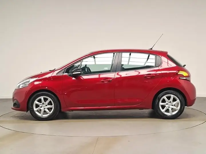 Peugeot 208 2017 photo 4