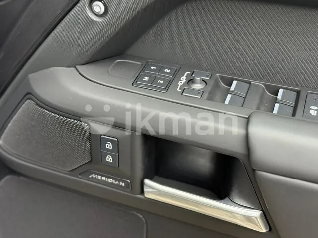 Land Rover Defender 2024 photo 4