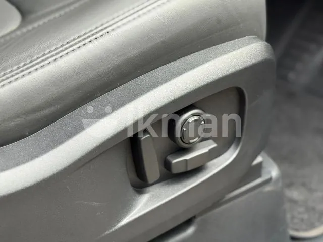 Land Rover Defender 2024 photo 3