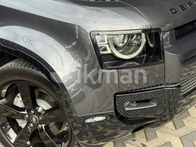 Land Rover Defender 2024 photo 2