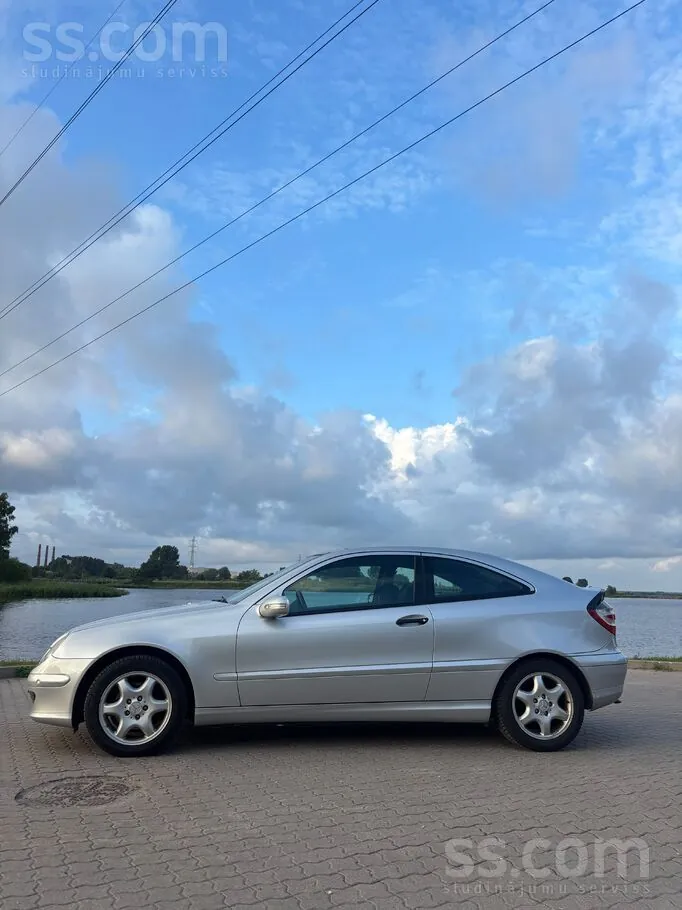 Mercedes-Benz C200 2004 photo 2