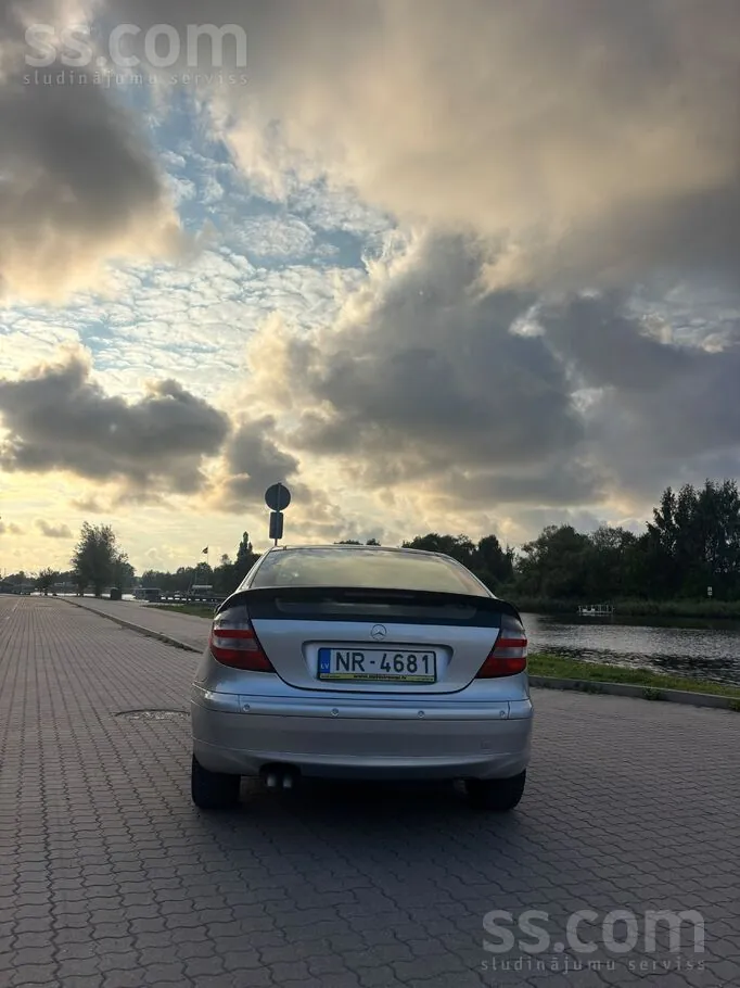 Mercedes-Benz C200 2004 photo 4