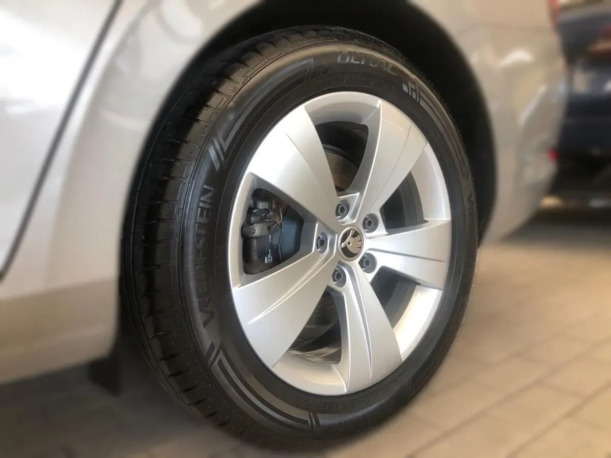 Skoda Superb 2018 photo 3