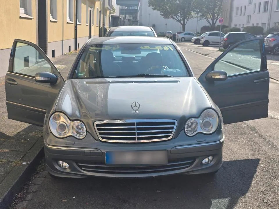 Mercedes-Benz C180