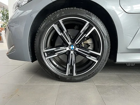 BMW 330E 2025 photo 4