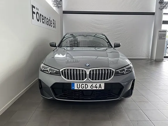 BMW 330E 2025 photo 2