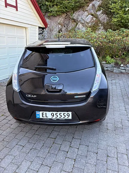Nissan Leaf 2016 photo 2