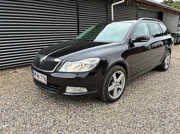 Skoda Octavia 2013 photo 2