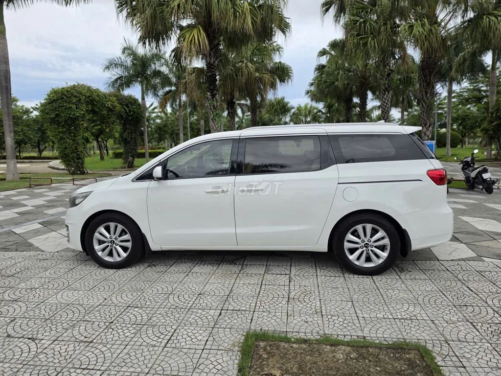 Kia Sedona 2016 photo 2