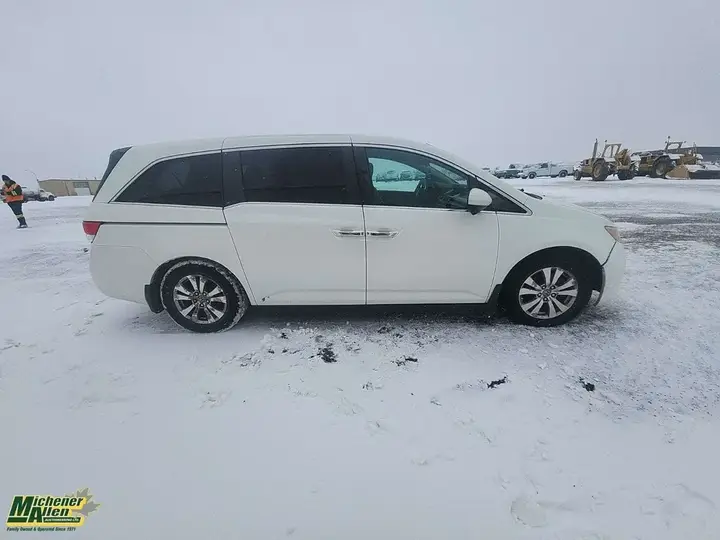 Honda Odyssey 2014 photo 3