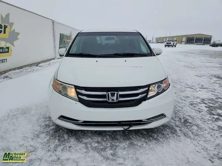 Honda Odyssey 2014 photo 2