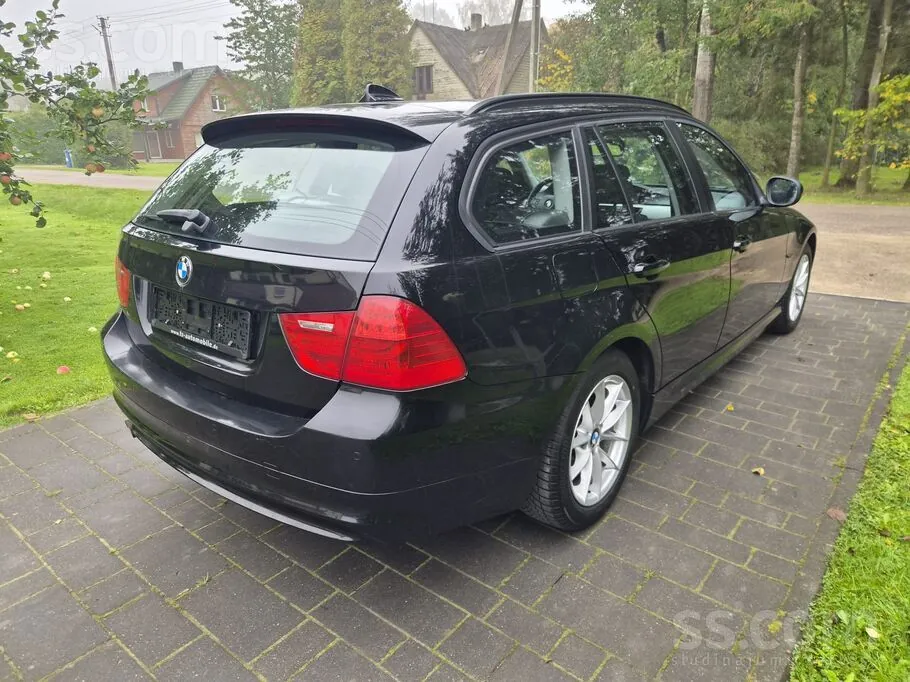 BMW 318 2012 photo 4