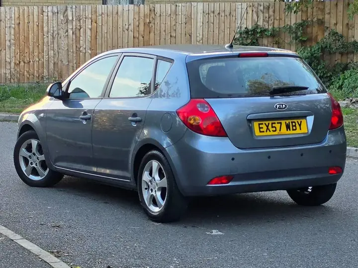 Kia Ceed 2007 photo 4