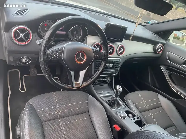 Mercedes-Benz Gla 2015 photo 2