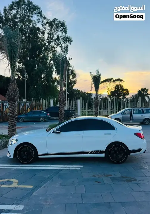 Mercedes-Benz C300 2017 photo 3