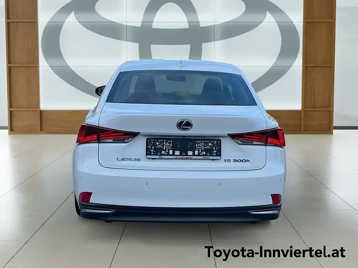 Lexus Is 2017 photo 3
