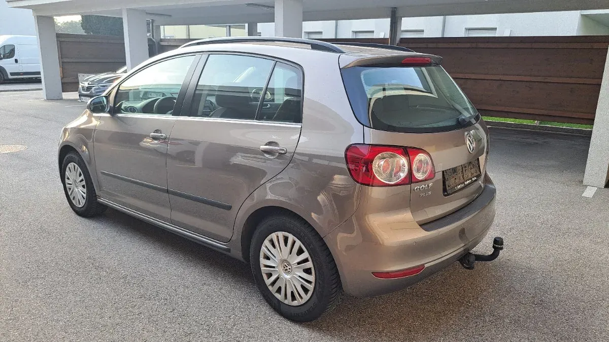 Volkswagen Golf 2011 photo 2