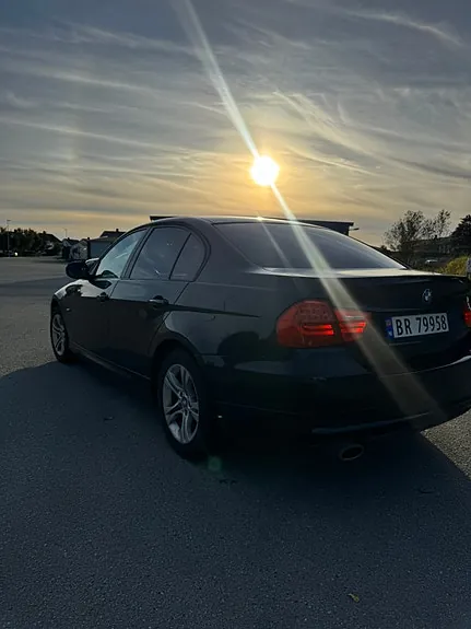 BMW 318D 2009 photo 3