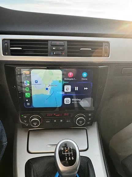 BMW 318D 2009 photo 2