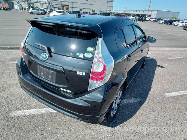 Toyota Aqua S 2013 photo 4