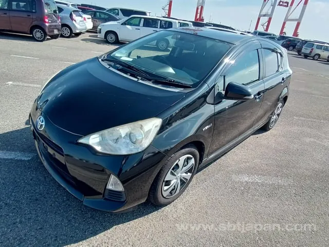 Toyota Aqua S 2013 photo 2