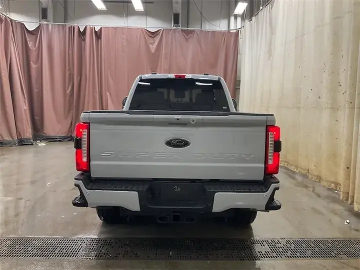 Ford F-350 Super Duty 2026 photo 4